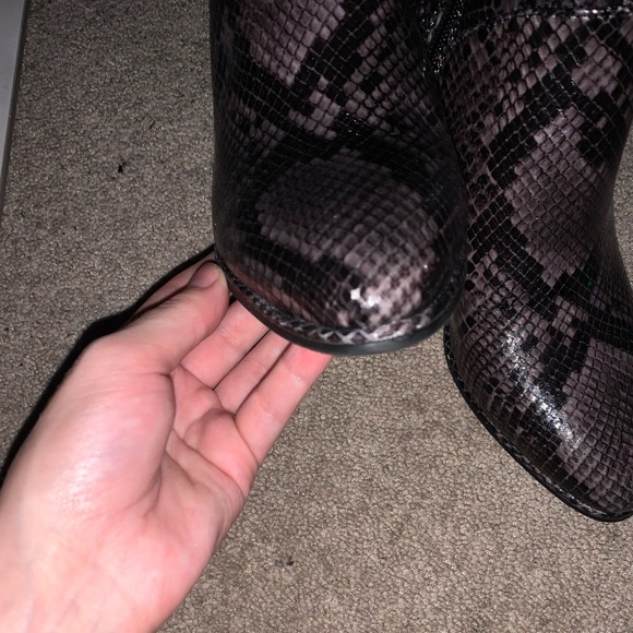 Patterned heels - Picture 4 of 4